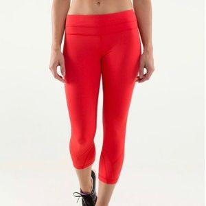Red Lululemon crop run tights